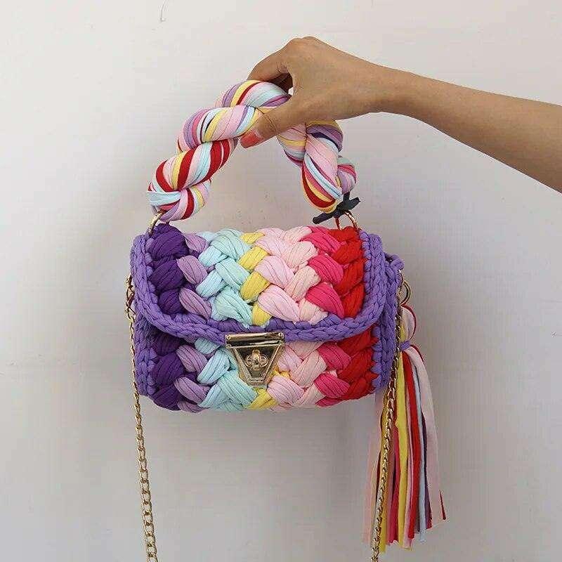 Knitted shoulder bag with a luxurious design