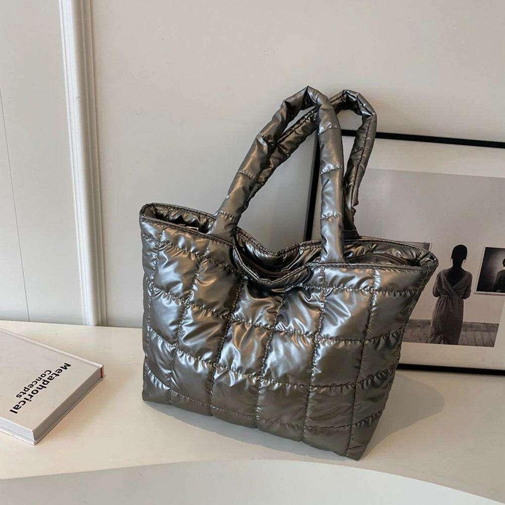 Luxurious padded shoulder bag – style and comfort for every day