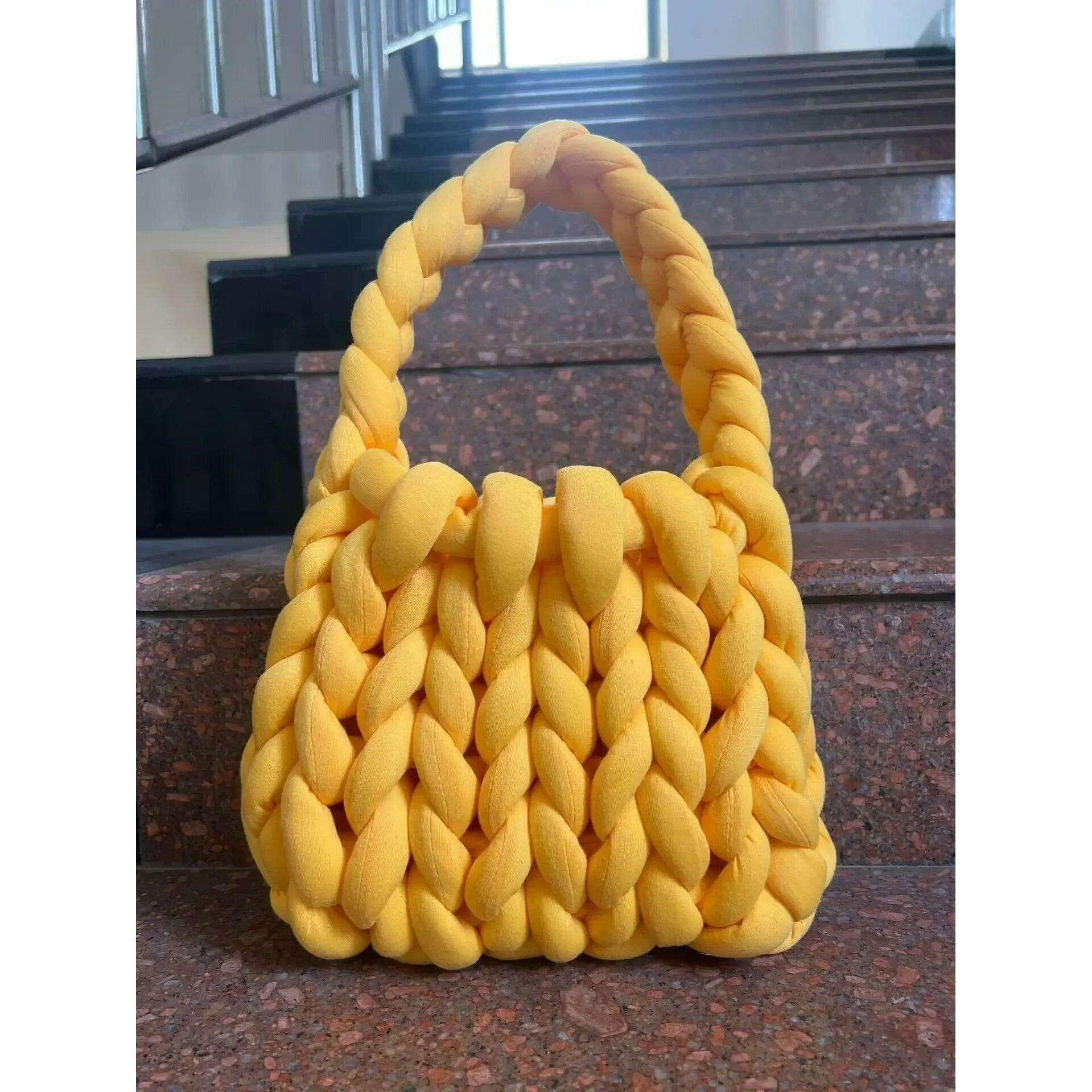 Coarse knitted shoulder bag