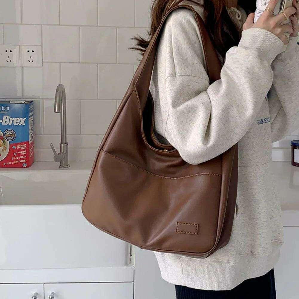 Minimalist shoulder bag for women - practicality and style in one design 
