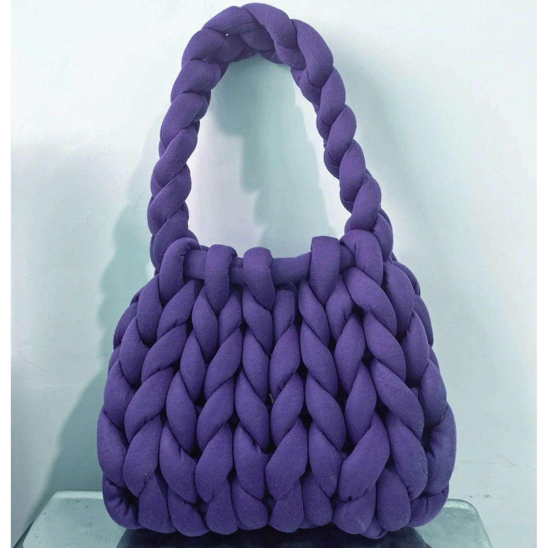 Coarse knitted shoulder bag