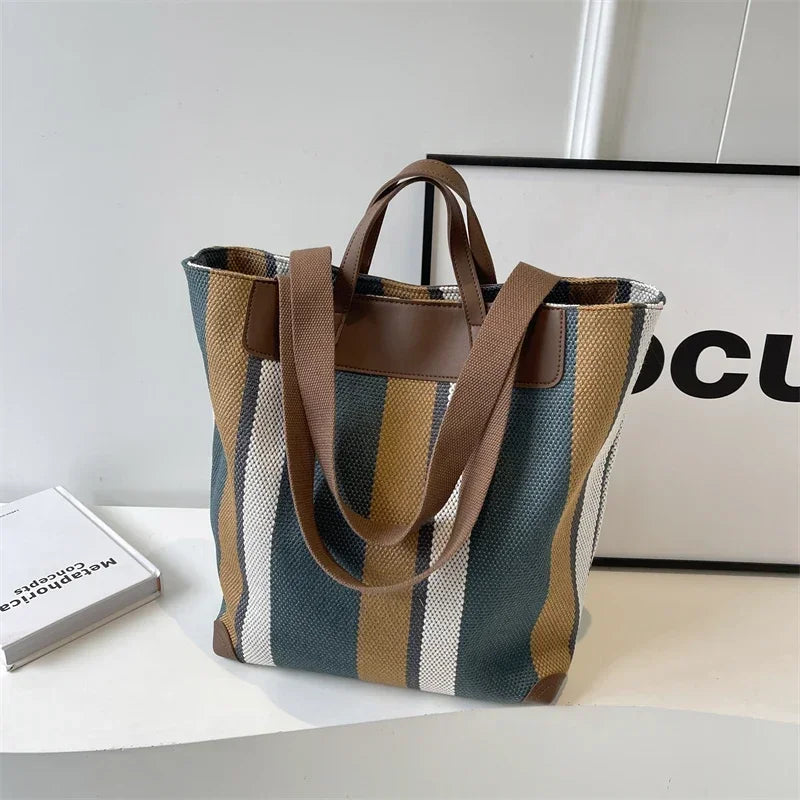 Striped canvas bag for women – a fashionable and comfortable shoulder bag for everyday use