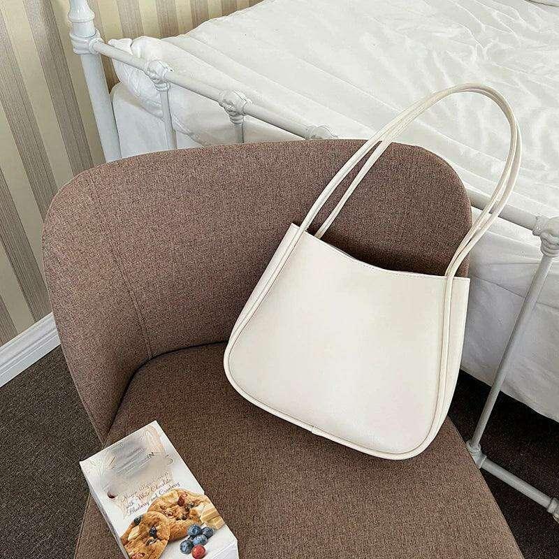 Luxury shoulder bag for women – minimalist and classic design