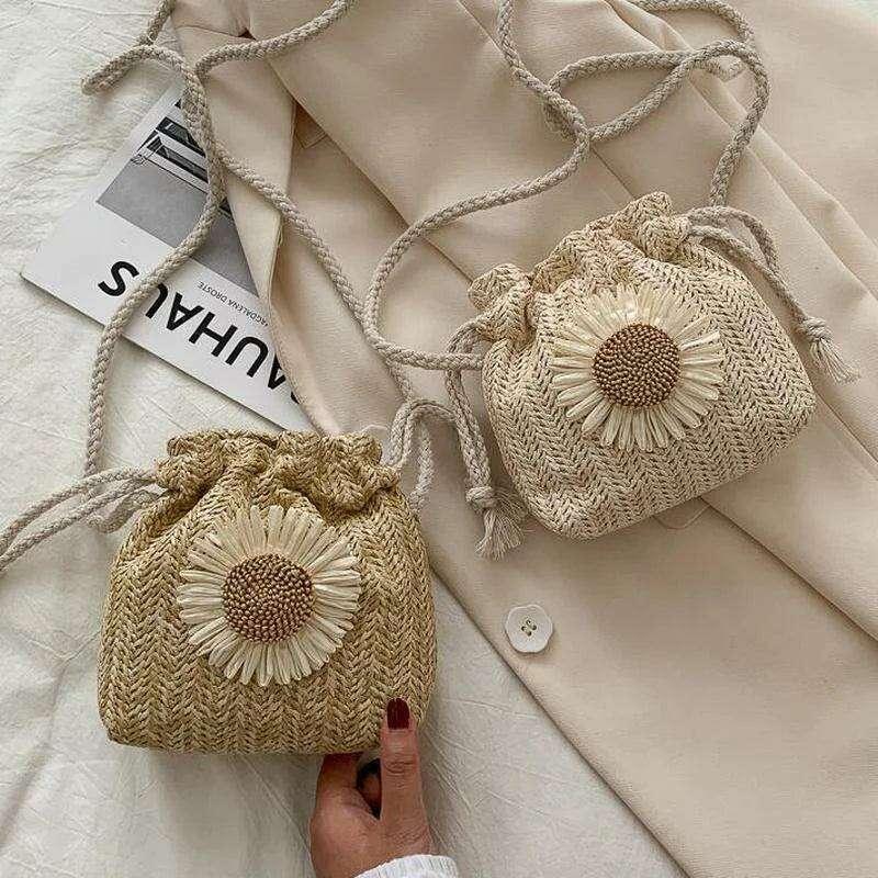 Knitted drawstring bag with daisy flower