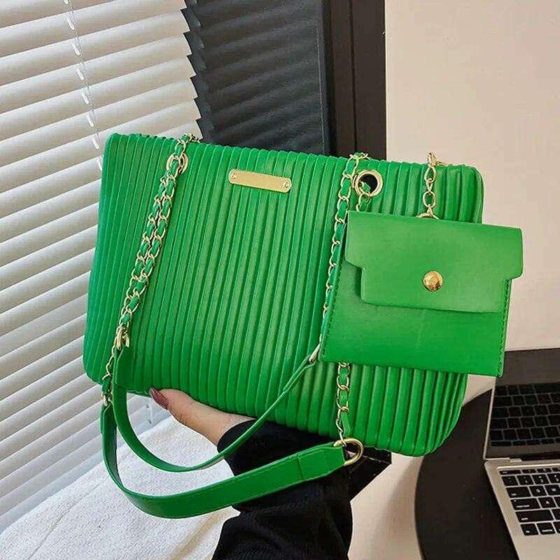 תיק צד קלאסי לנשים עם עיצוב קפלים ושרשרת אלגנטית