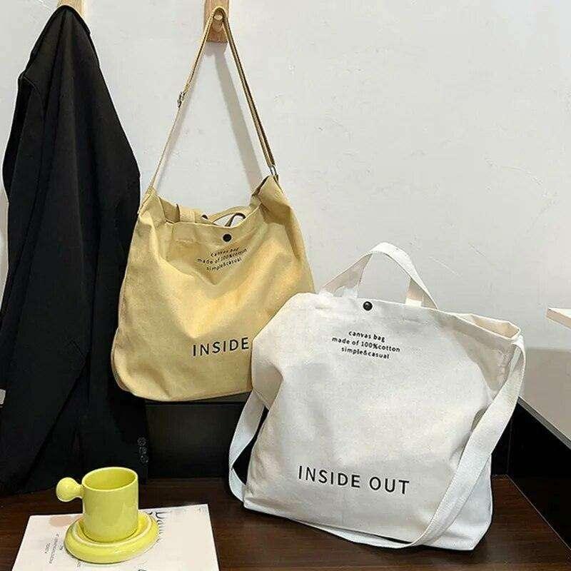Everyday canvas shoulder bag with a fashionable design