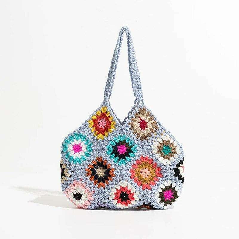 תיק כתף סרוג בעבודת יד עם דוגמה צבעונית