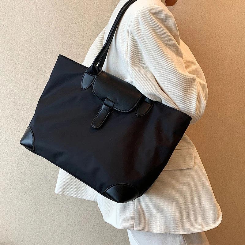 Everyday shoulder bag for women – classic, spacious and elegant