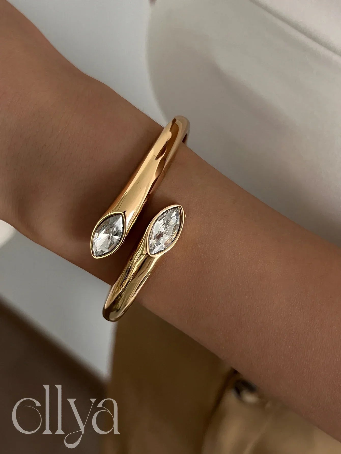 צמיד וינטג' לנשים – קפיץ מתכתי במראה ייחודי