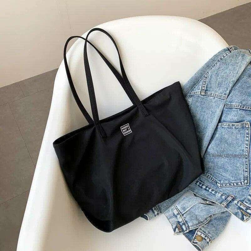 Women's tote bags in a variety of colors