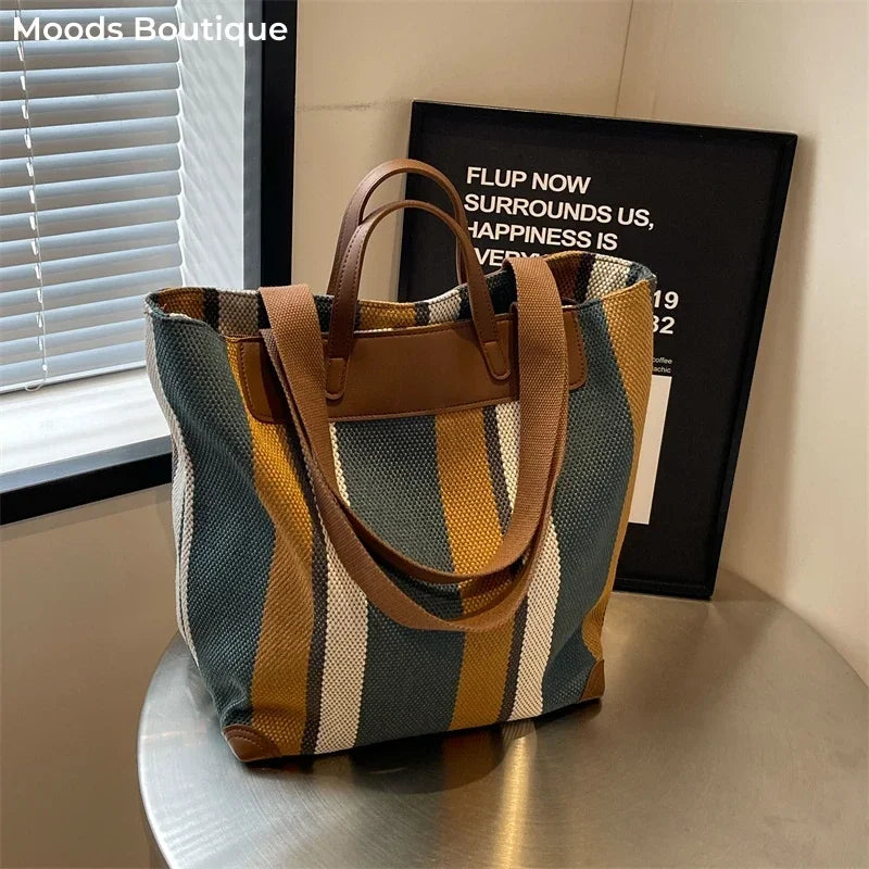 Striped canvas bag for women – a fashionable and comfortable shoulder bag for everyday use