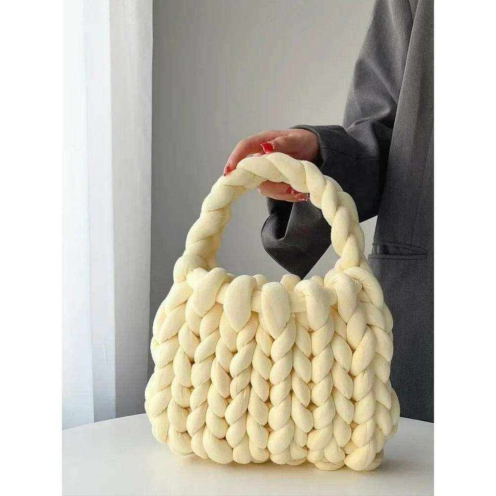 Coarse knitted shoulder bag