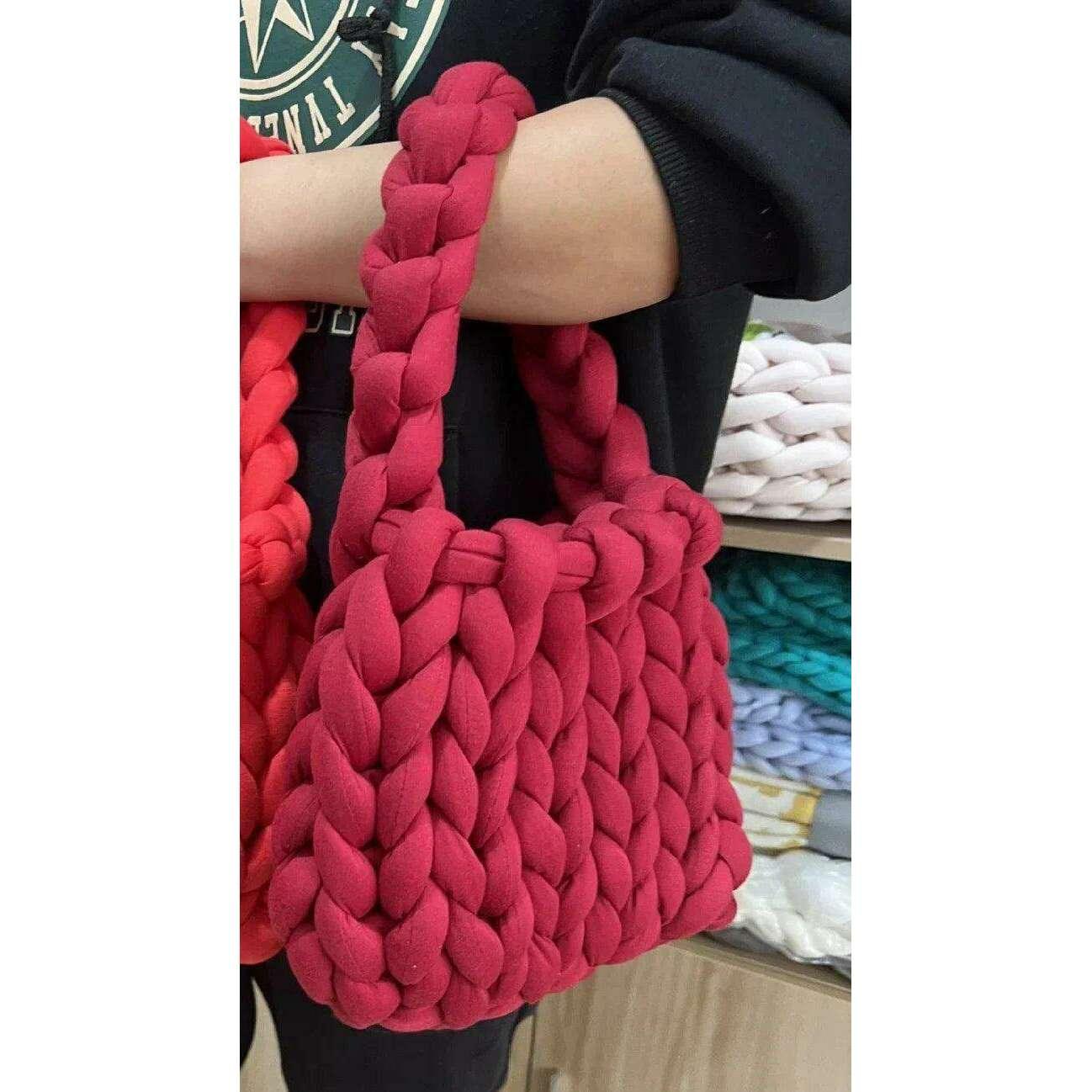 Coarse knitted shoulder bag