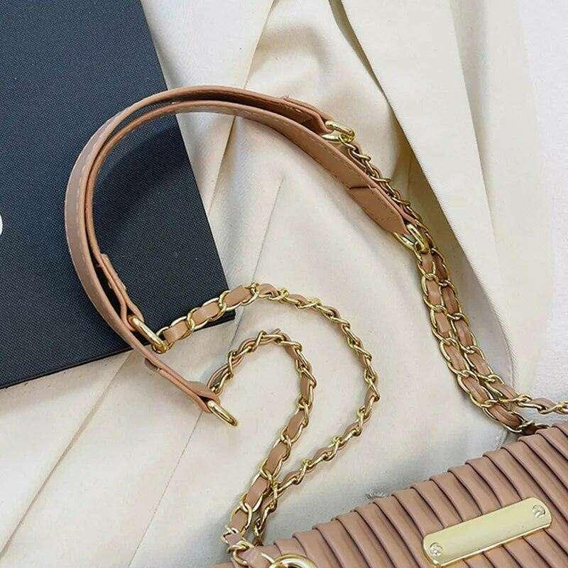 תיק צד קלאסי לנשים עם עיצוב קפלים ושרשרת אלגנטית