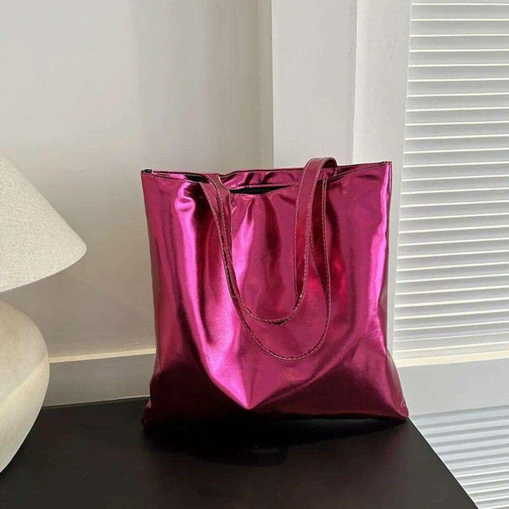 Shiny women's bag in metallic colors