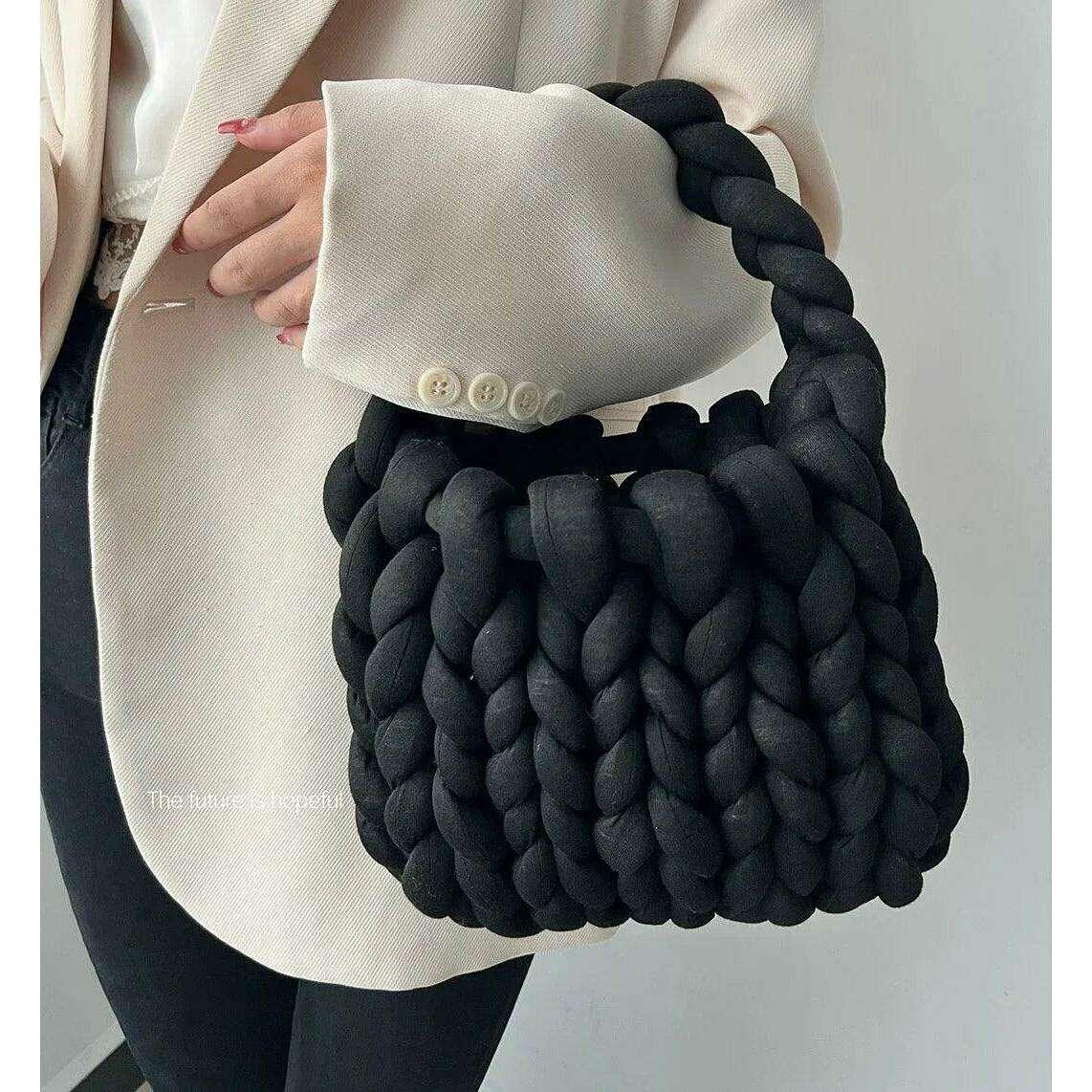 Coarse knitted shoulder bag