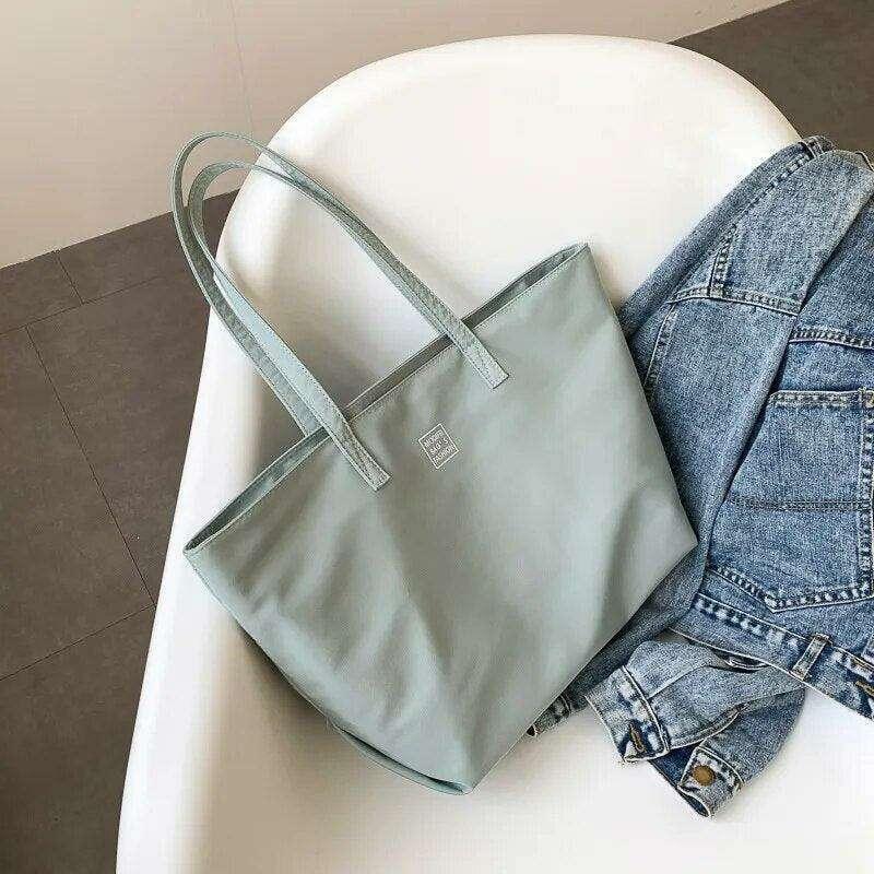 Women's tote bags in a variety of colors