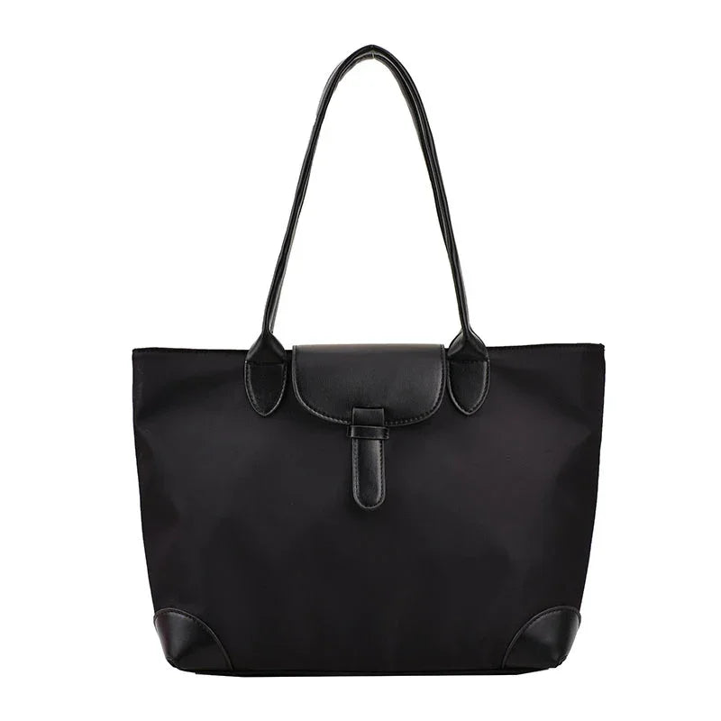 Everyday shoulder bag for women – classic, spacious and elegant