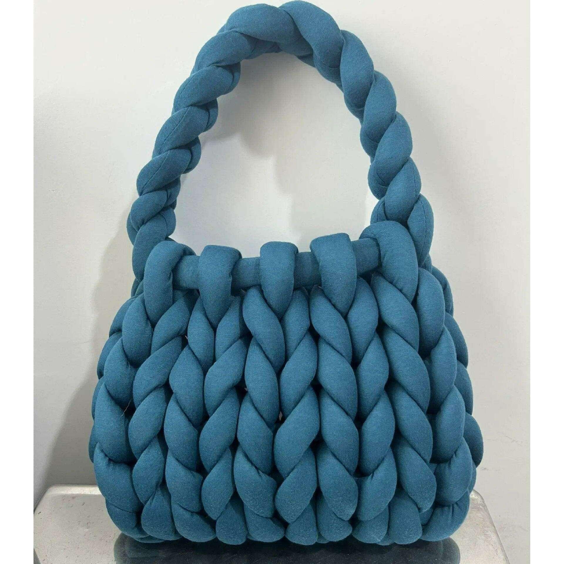 Coarse knitted shoulder bag