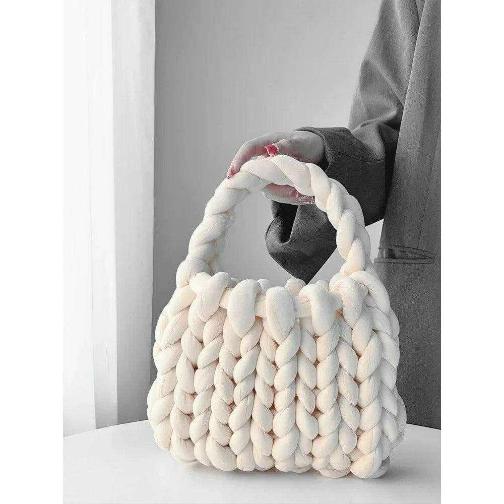 Coarse knitted shoulder bag