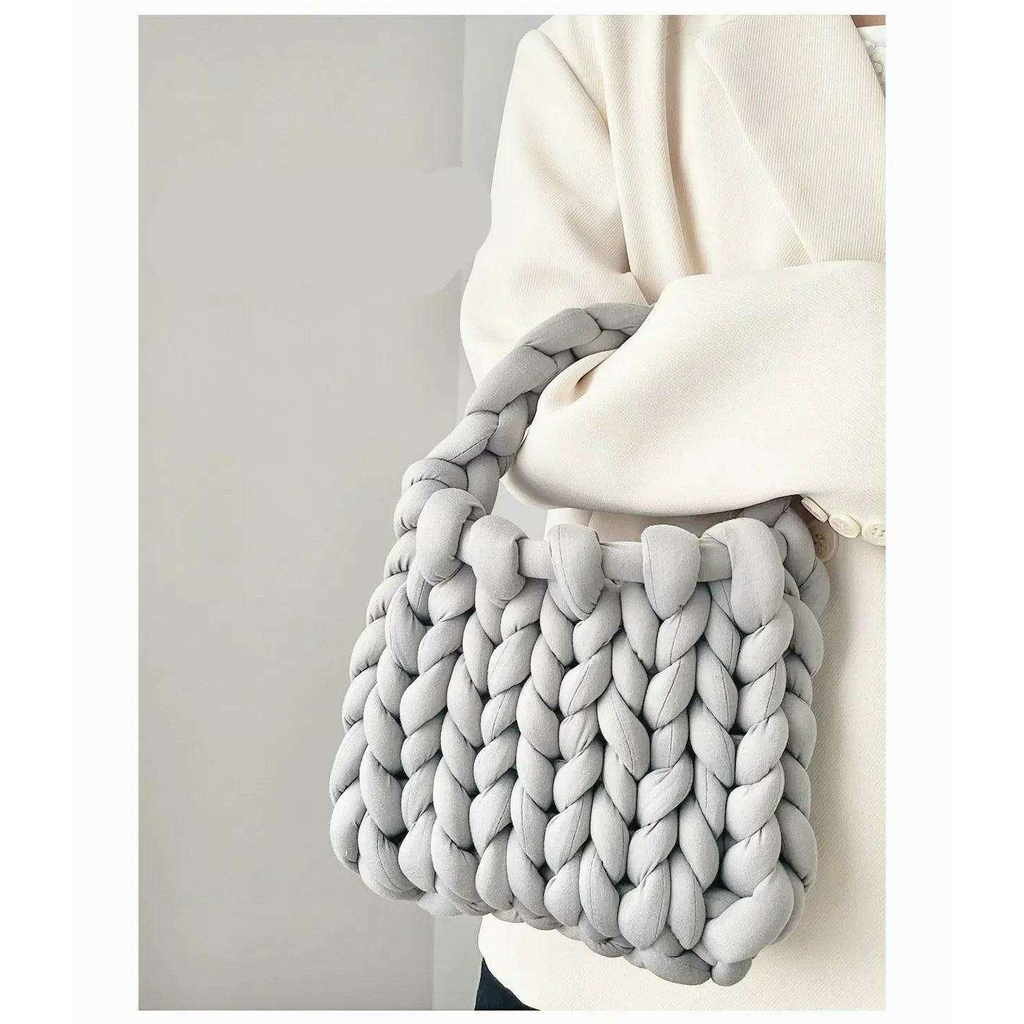 Coarse knitted shoulder bag