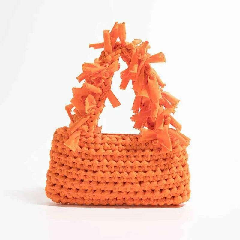 תיק סרוג בעיצוב טרנדי עם חוטים פרועים