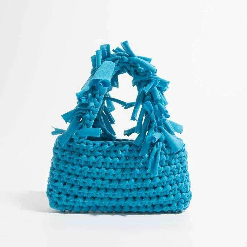 תיק סרוג בעיצוב טרנדי עם חוטים פרועים