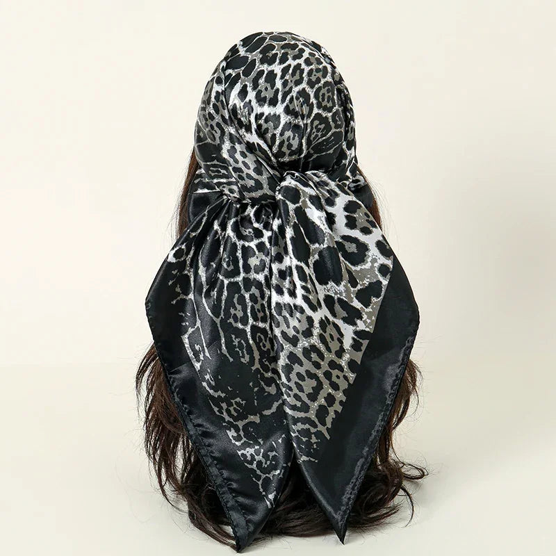 מטפחת סאטן אלגנטית – שיק מודרני לנשים