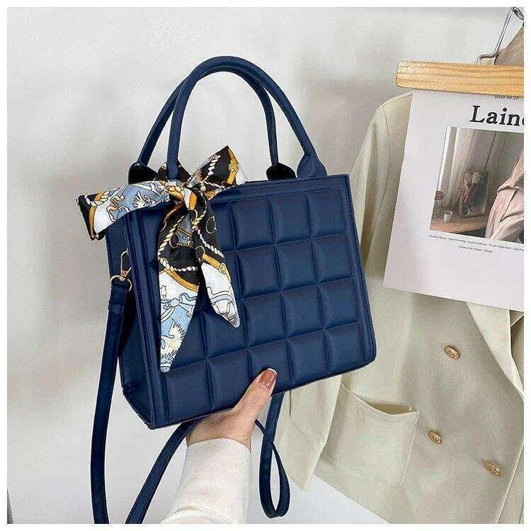 A luxurious women's bag in a classic design with a modern touch