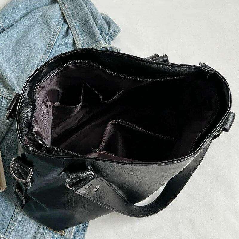 Black leather bag for women – elegant and versatile design