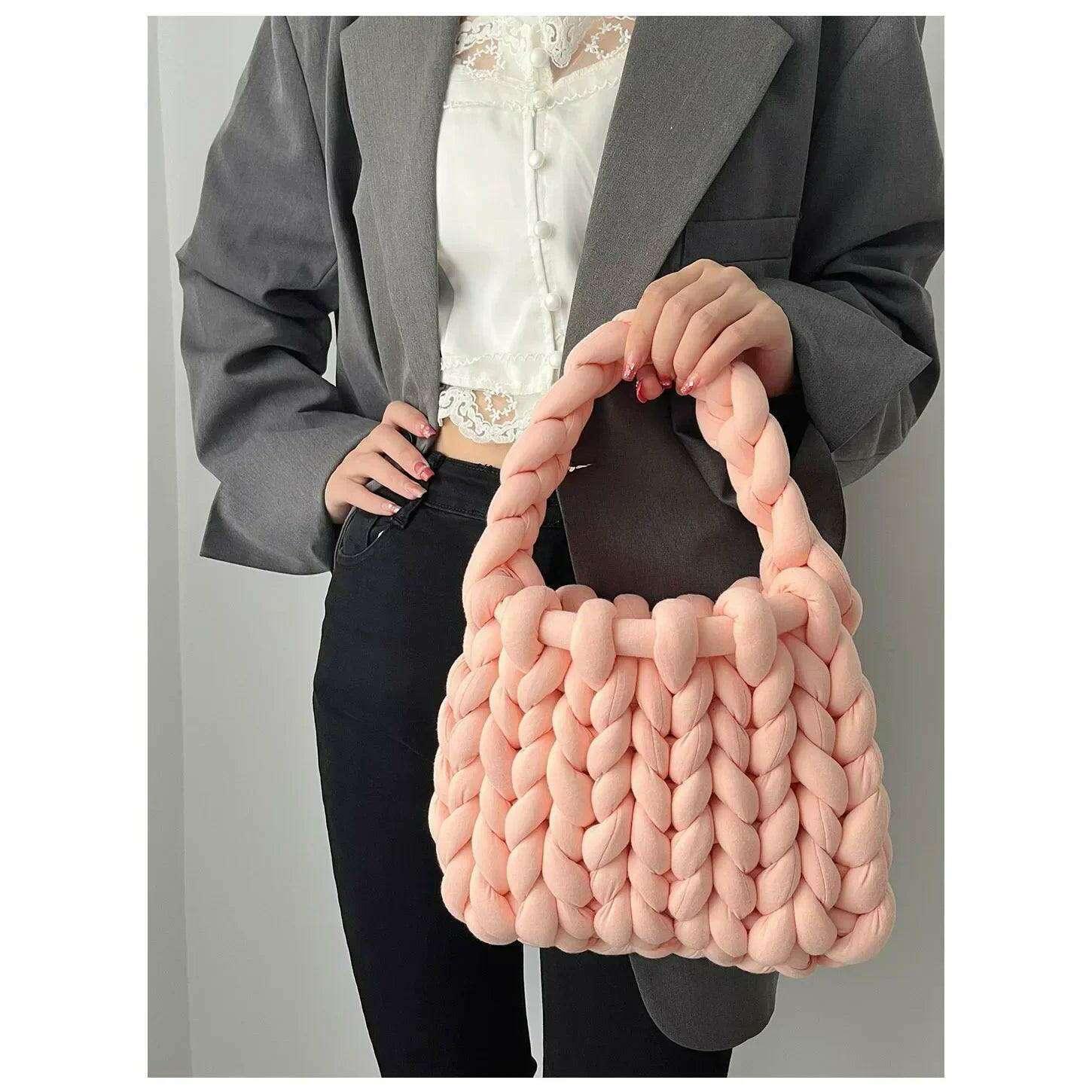 Coarse knitted shoulder bag