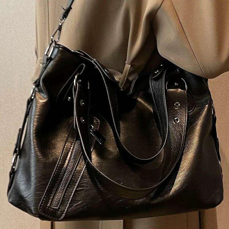 Black leather bag for women – elegant and versatile design