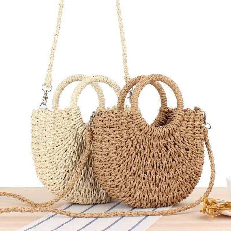 Round straw bag with a classic and feminine design