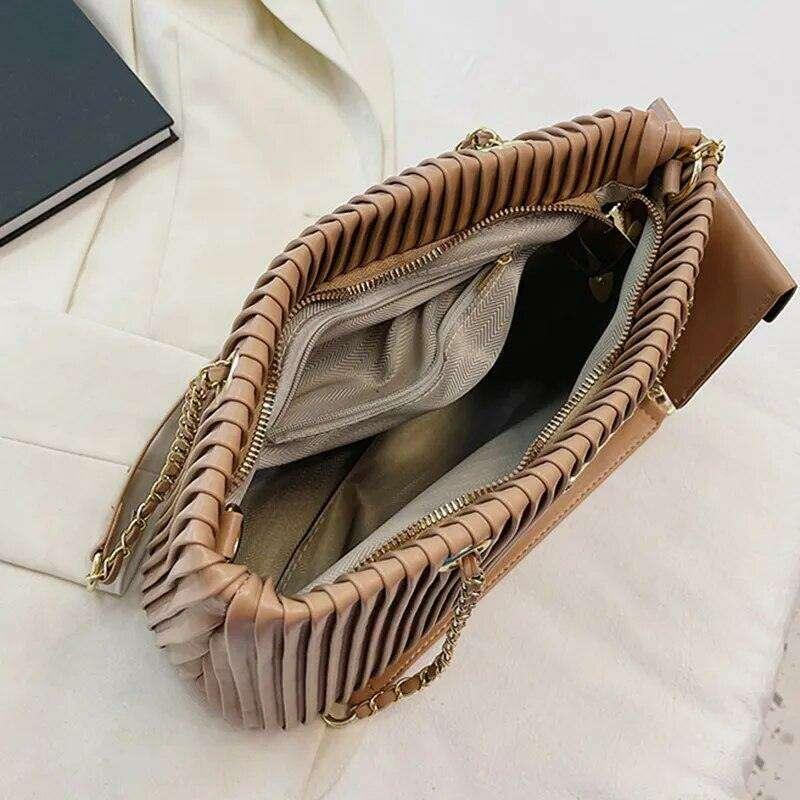 תיק צד קלאסי לנשים עם עיצוב קפלים ושרשרת אלגנטית