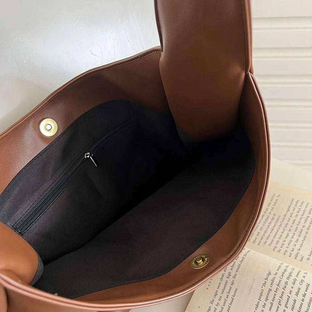 Minimalist shoulder bag for women - practicality and style in one design 