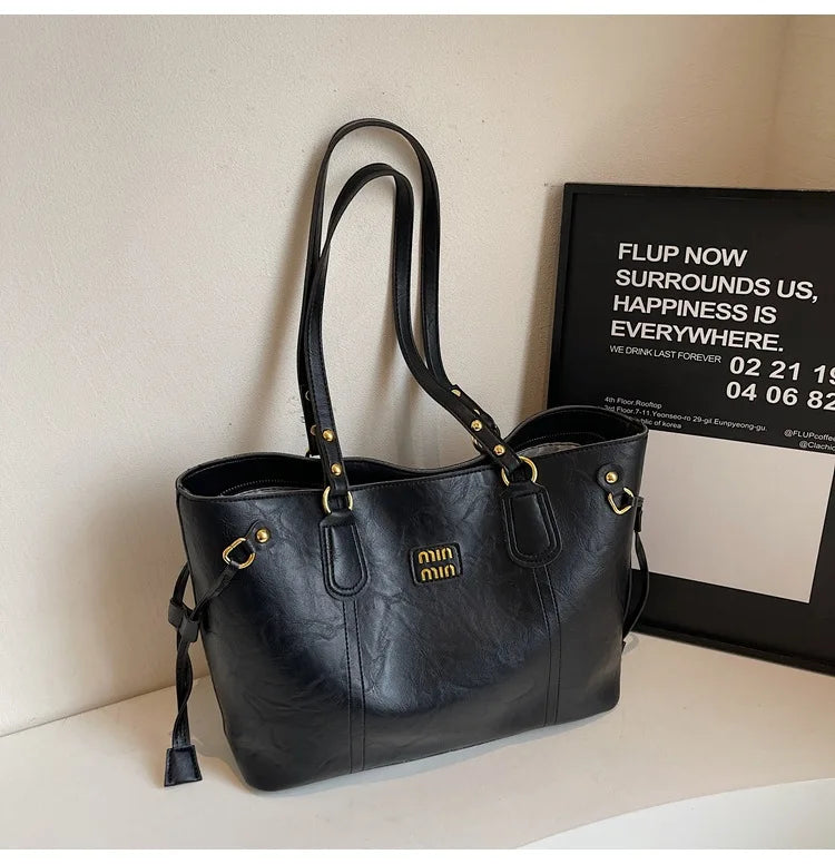 תיק כתף יוקרתי לנשים – עיצוב מרווח ואלגנטי