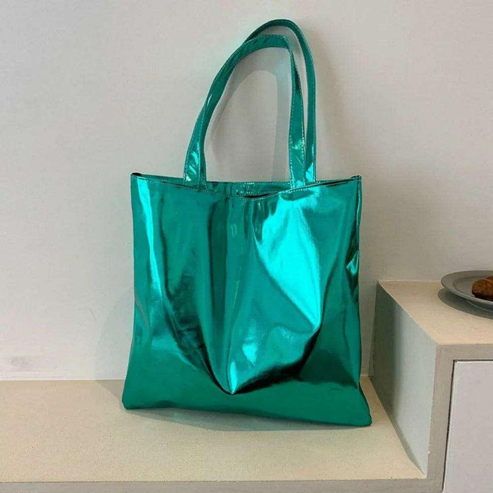 Shiny women's bag in metallic colors