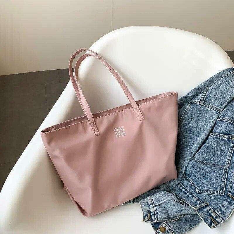 Women's tote bags in a variety of colors