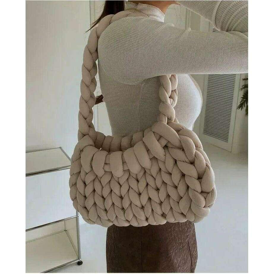 Coarse knitted shoulder bag