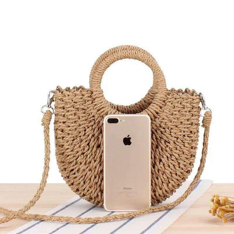 Round straw bag with a classic and feminine design