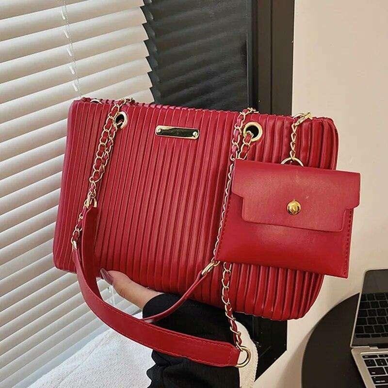 תיק צד קלאסי לנשים עם עיצוב קפלים ושרשרת אלגנטית