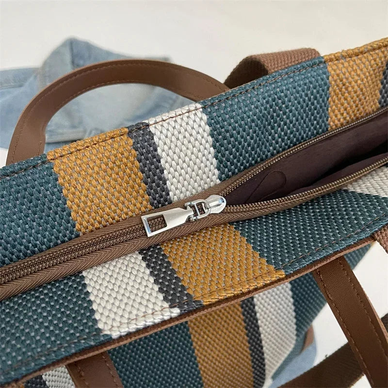Striped canvas bag for women – a fashionable and comfortable shoulder bag for everyday use