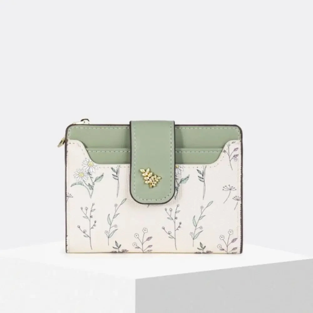 ארנק נשי קצר עם הדפס פרחוני – שילוב של סטייל ופונקציונליות