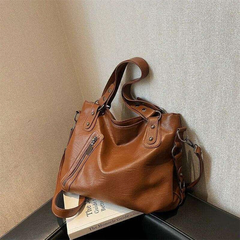 Black leather bag for women – elegant and versatile design