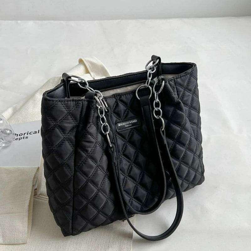 Luxuriously designed padded shoulder bag for women