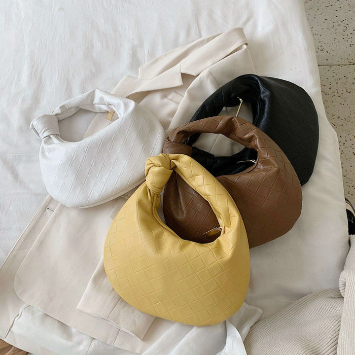 תיק אופנתי בעיצוב עגול עם טקסטורת קווילט עדינה