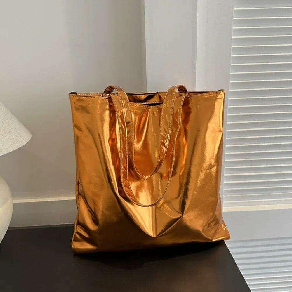 Shiny women's bag in metallic colors