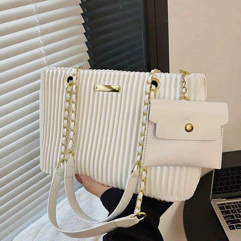 תיק צד קלאסי לנשים עם עיצוב קפלים ושרשרת אלגנטית