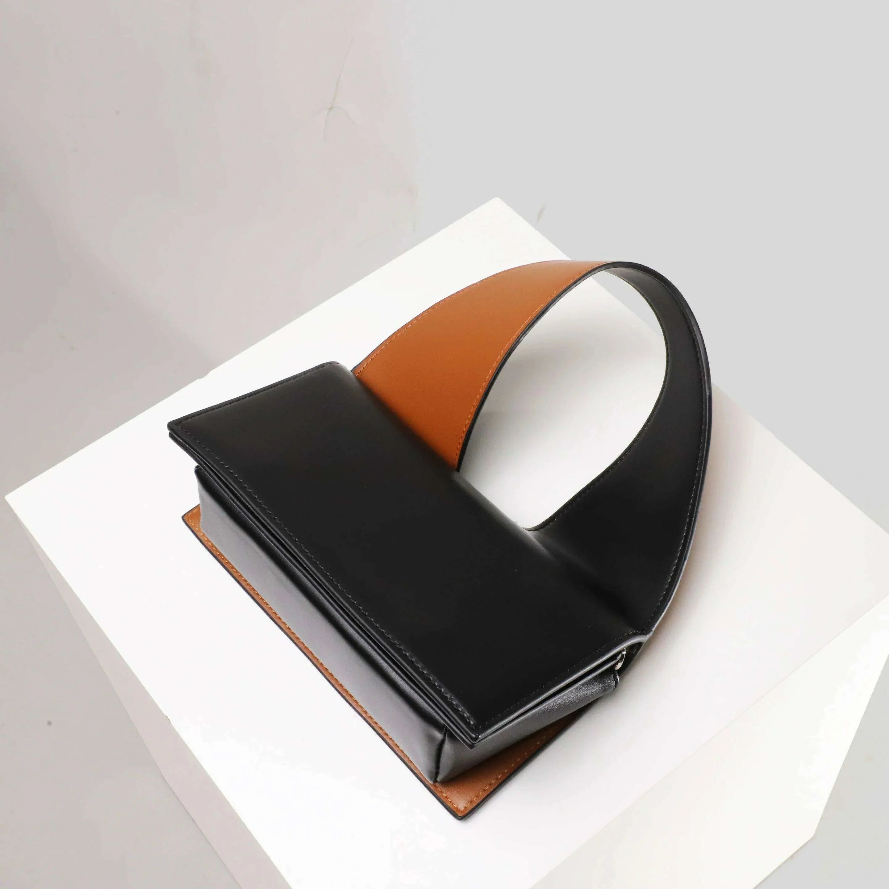 Elegant crossbody bag for women - minimalist and modern design