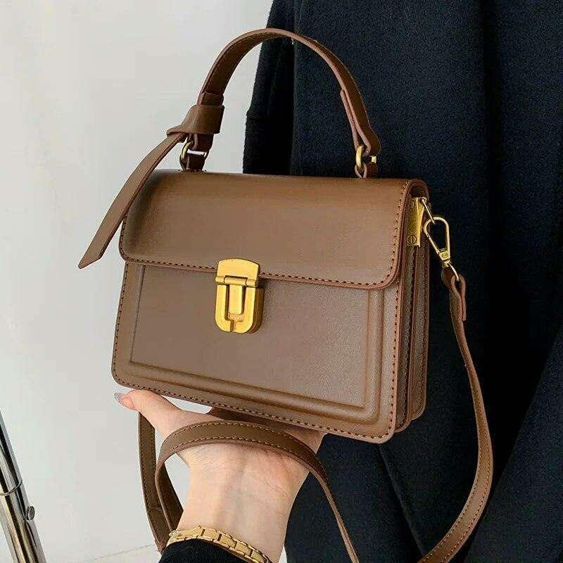 Luxurious women's shoulder bag – classic elegance for any occasion